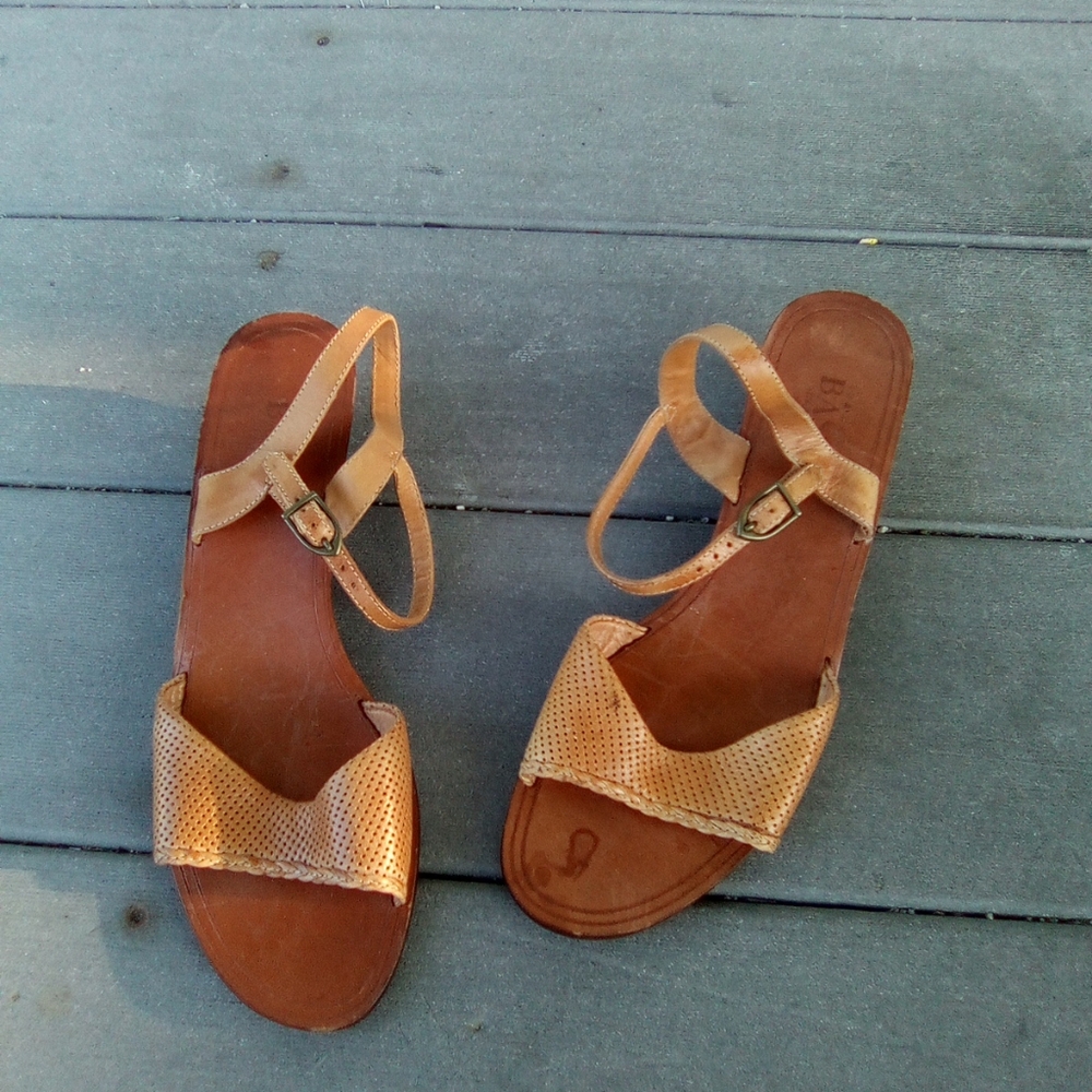 BASS SANDALS SIZE 8.5 LEATHER Elegant Tan Sandals for Women - Picture 10 of 12